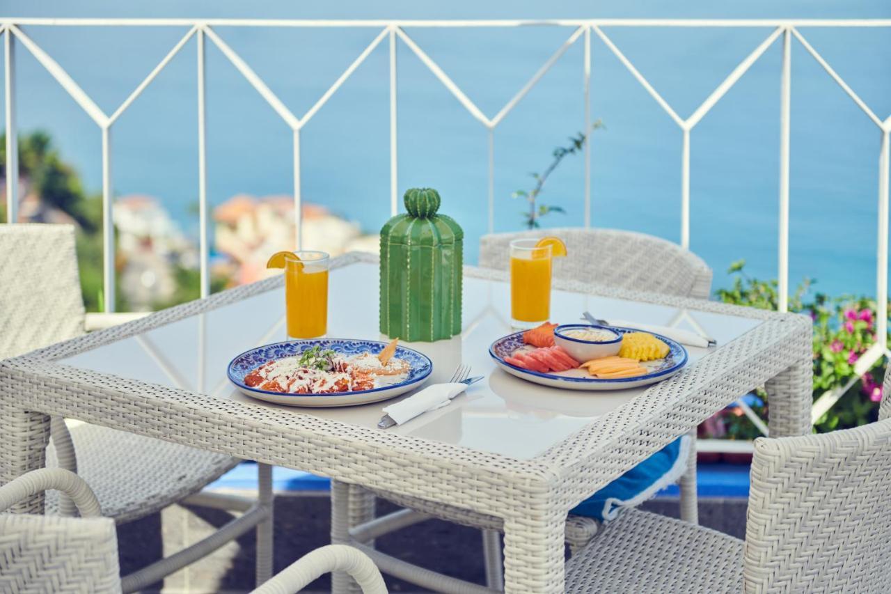 פוארטו ואלארטה Hotel Luxury Patio Azul (Adults Only) מראה חיצוני תמונה A typical breakfast