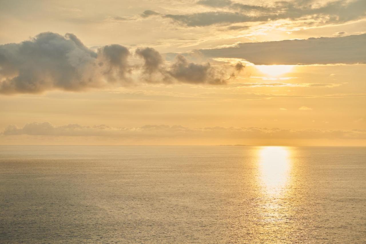 פוארטו ואלארטה Hotel Luxury Patio Azul (Adults Only) מראה חיצוני תמונה Sunset over the Atlantic Ocean